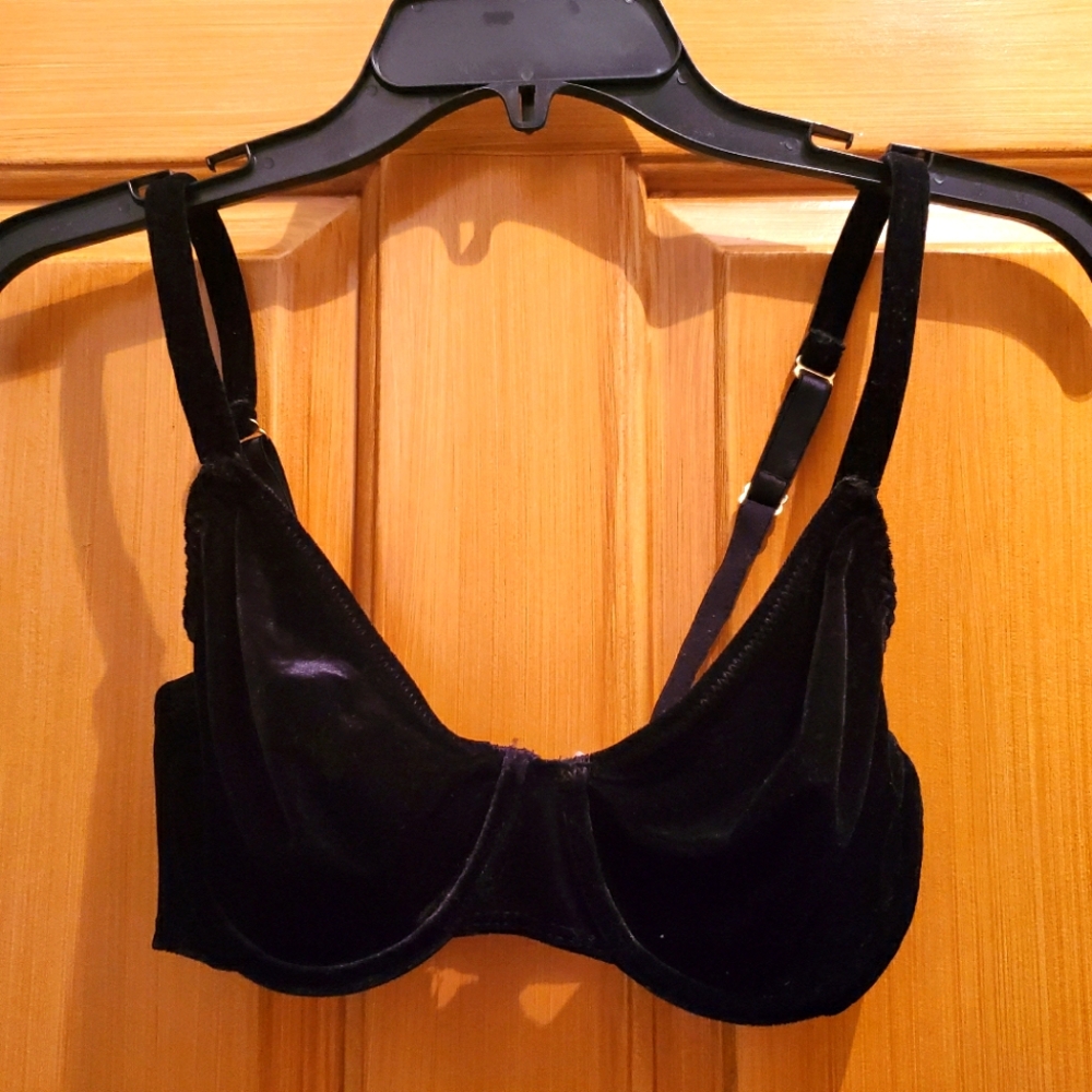 Bra 34c Warners velvet underwire , no padding , barely worn